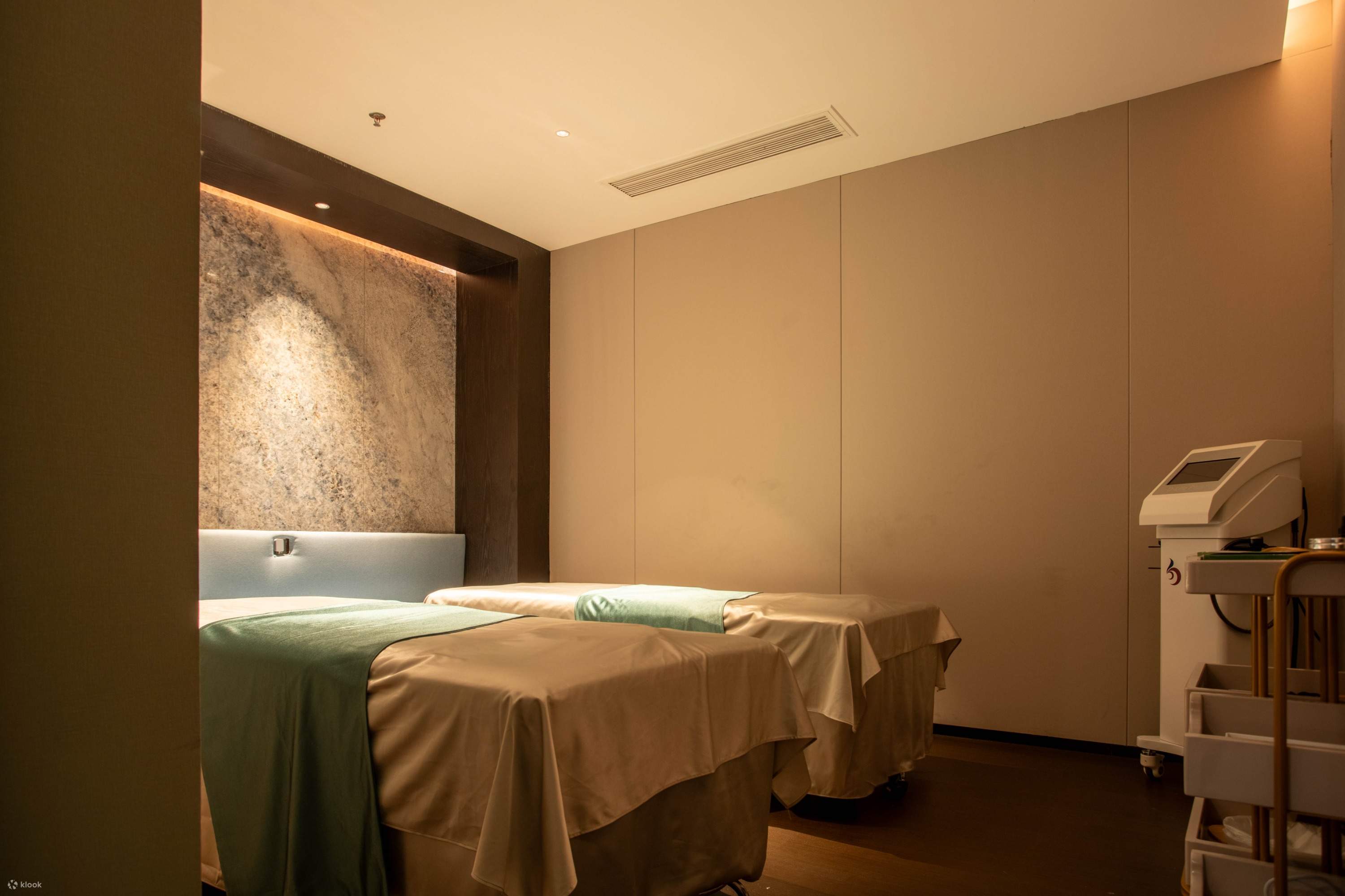 Whats so good about a Shenzhen high-end spa? Experience ultimate comfort and top-notch wellness services.
