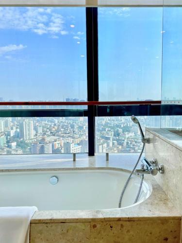 Foshan bathhouse which is good and not pricey? Yes! Find amazing deals for top quality spas.